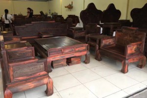 红木古典家具_老挝大红酸枝客厅沙发宝座组合三件套_中式精雕仙鹤宝座图片