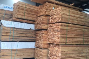 巴西松进口烘干材_进口樟子松烘干板材_烘干木方图片