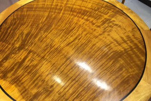 金丝楠木餐桌圆桌金丝楠木圆形圆桌黄金楠实木圆台桌椅组合红木餐桌图片
