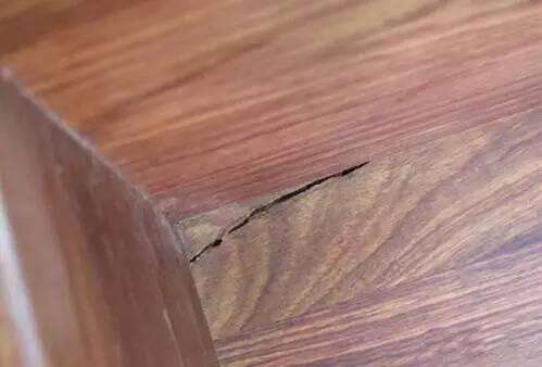 实木板材为什么会出现开裂？