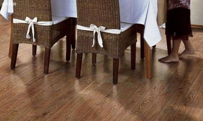 家里用橡木地板好不好，橡木地板的优缺点有哪些？