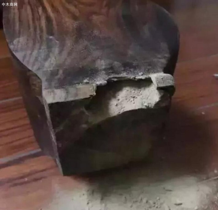 必须要看清楚您所选购的红木家具是否是真实的原木原材料