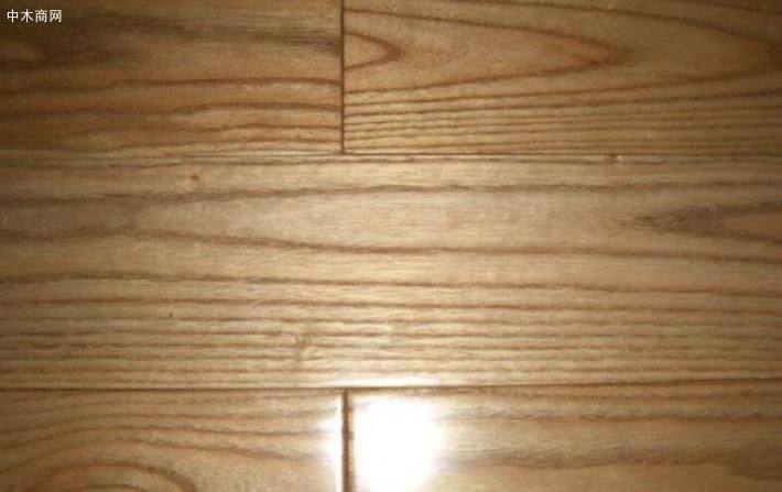 实木地板其实就是使用原木材进行加工处理生产而成的木地板
