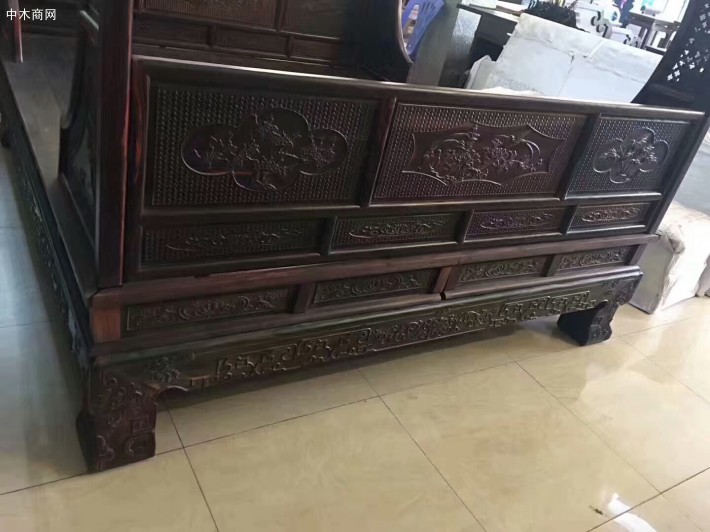 老挝大红酸枝雕花架子床,富贵名家,传世之作，交趾黄檀雕花大床多少钱