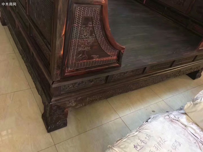 老挝大红酸枝雕花架子床,富贵名家,传世之作，交趾黄檀雕花大床在哪里