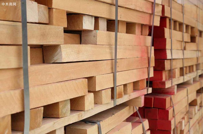 榉木板材除了木色、纹理、硬度的优势之外，榉木板材还拥有承重性能好