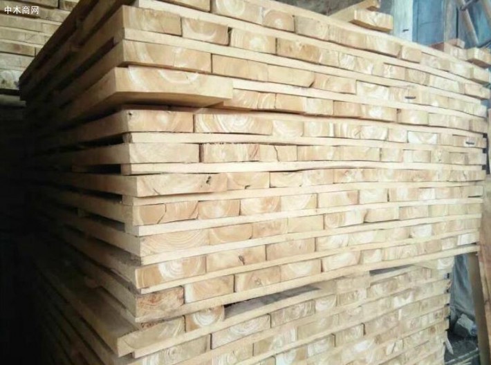 橡胶木板材木质结构粗且均匀