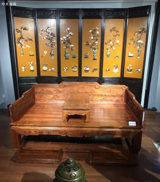 顾志浩的作品在苏作家具的基础上吸收了京作和广作家具的精华