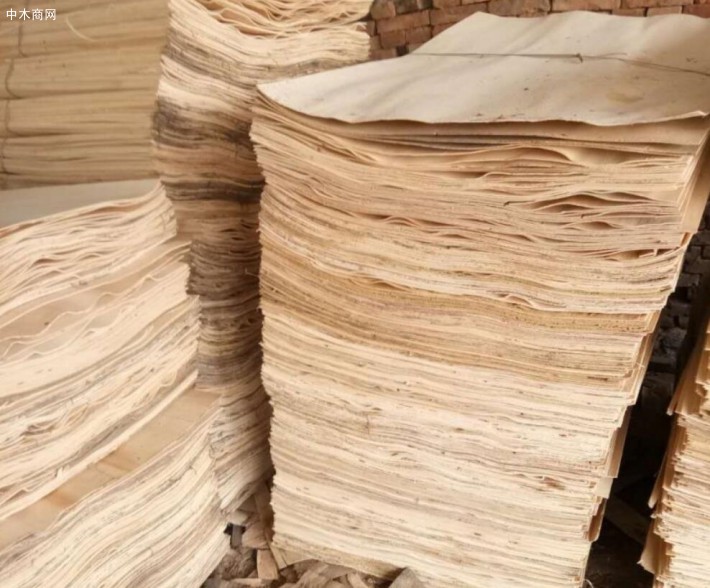 杨木三拼人造板的木质较为细软