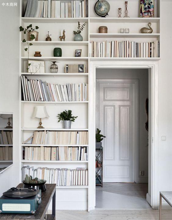 入墙式书柜是对空间利用率最高的一种方法