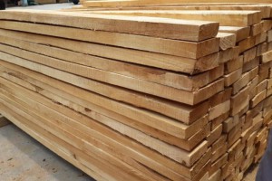 长期供应优质国产橡胶木自然板 东莞市兴富林木业