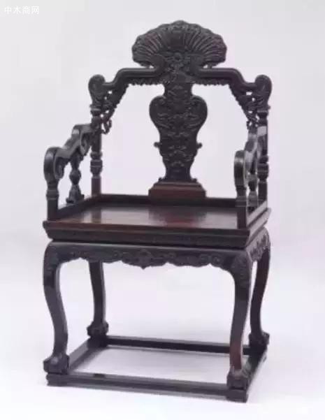 紫檀雕花椅，清乾隆，横66cm，纵51.5cm，通高117.5cm