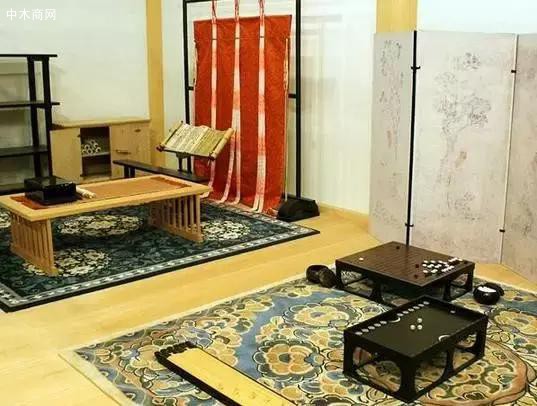 日本用正仓院宝物模造品复原的圣武天皇书房陈设