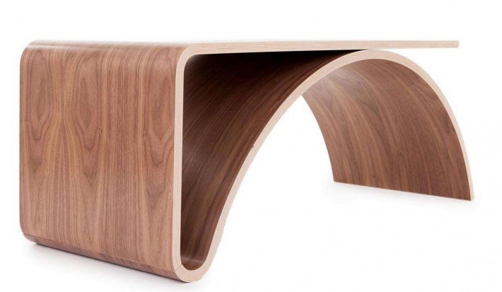 这样漂亮的桌椅你见过吗?是木头做的还是胶合板做的