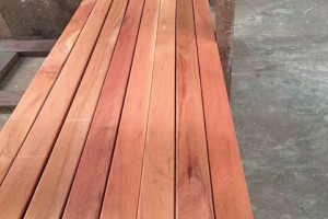 马来西亚柳桉木圆柱供应商 上海柳桉木防腐木古建木条方工程