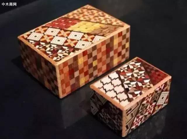 寄木细工就是要充分运用木材的天然色泽将不同颜色的木料拼制在一起