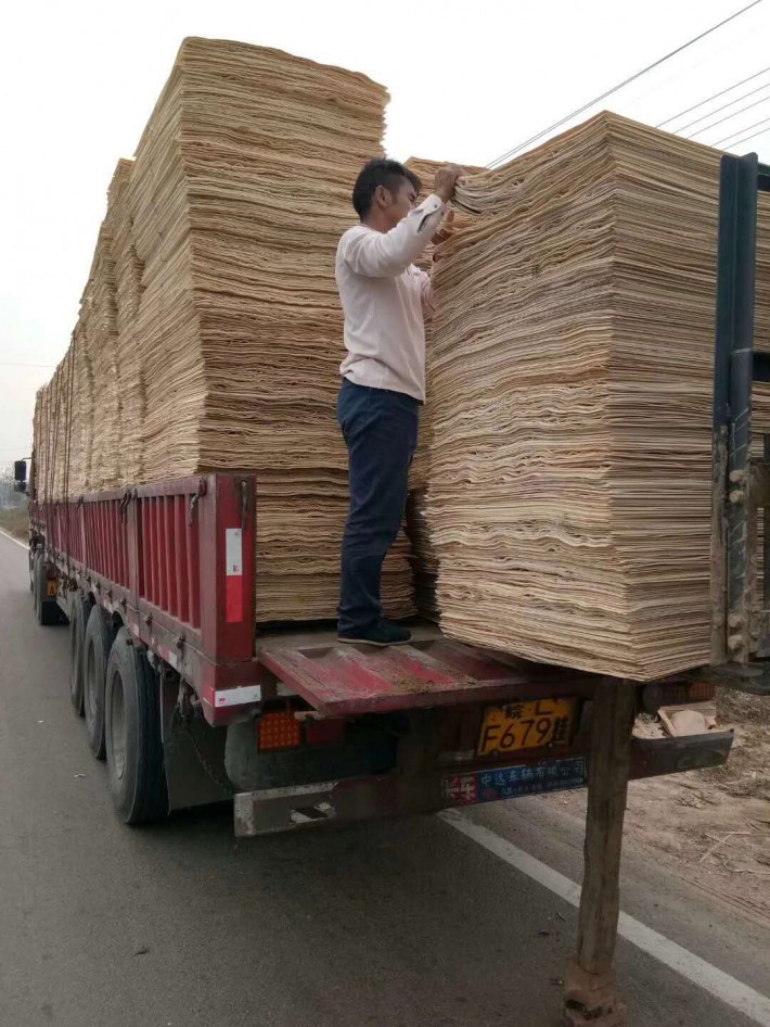 江苏徐州诚信木业是一家专业生产杨木三拼板皮的品牌企业厂家