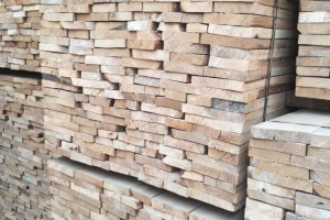 包头市对金地木材市场进行安全生产检查宣传