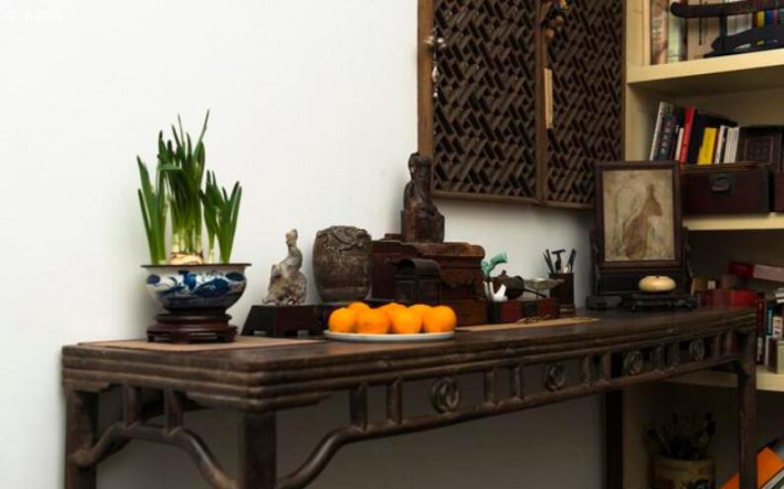 清代工匠崇尚在一件家具上同时采用几种工艺手法