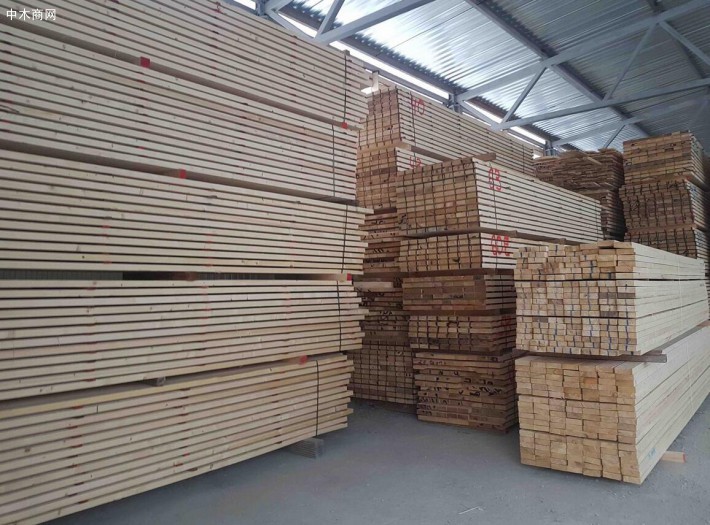 近期俄罗斯木材已经陆续进入各大木材市场，俄罗斯木材的库存量逐渐充裕起来。