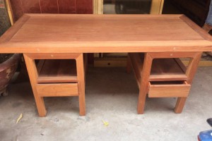 缅甸花梨木办公桌红木家具供应