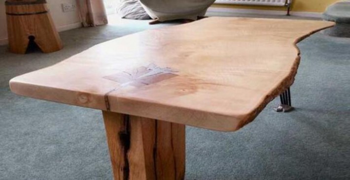 [家具] 老木匠让树活了，怎样用枯木制作原木桌子