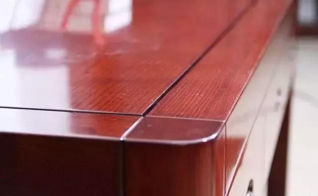 实木板面表面的伸缩缝多为在接口处