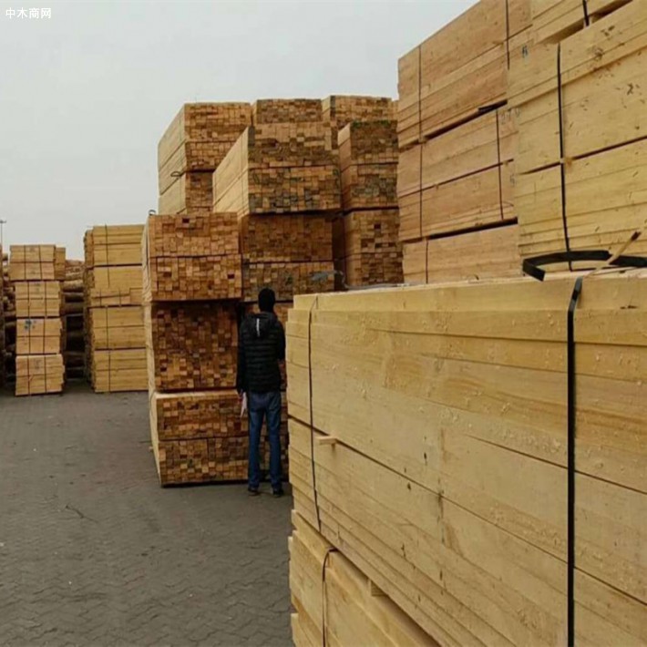 建筑木方，俗称为方木，将木材根据实际加工需要锯切成一定规格形状的方形条木