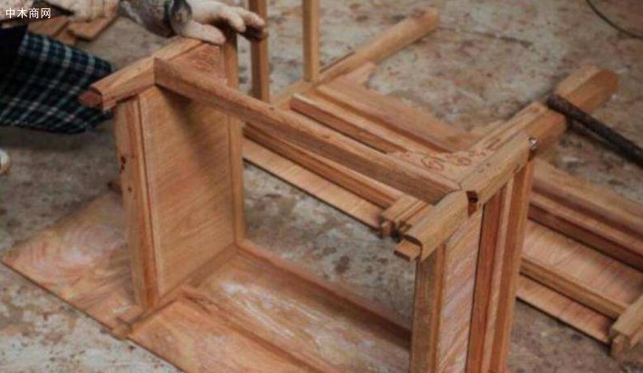 红木家具制作第四道工具：雕刻工序