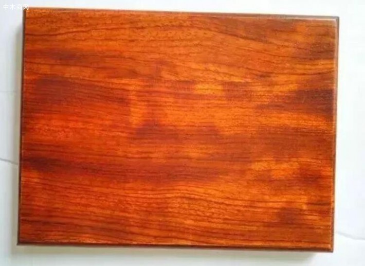 经过木蜡油涂刷的木材