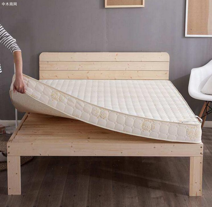硬板床上应加上软垫