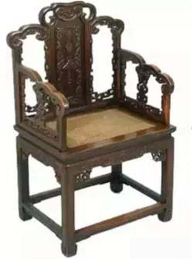 太师椅一般成对陈设于厅堂正中或比较雅致