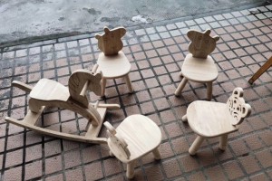 山东省宁津县专业生产橡胶木儿童宝宝椅儿童桌图2