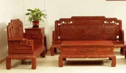 财源滚滚沙发是红木市场上最常见的红木沙发款式之一