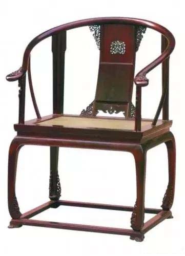 清朝的宫廷造办处召集了一大批能工巧匠对圈椅进行改造
