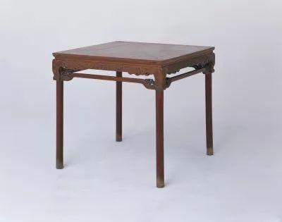 黄花梨梅花纹方桌
