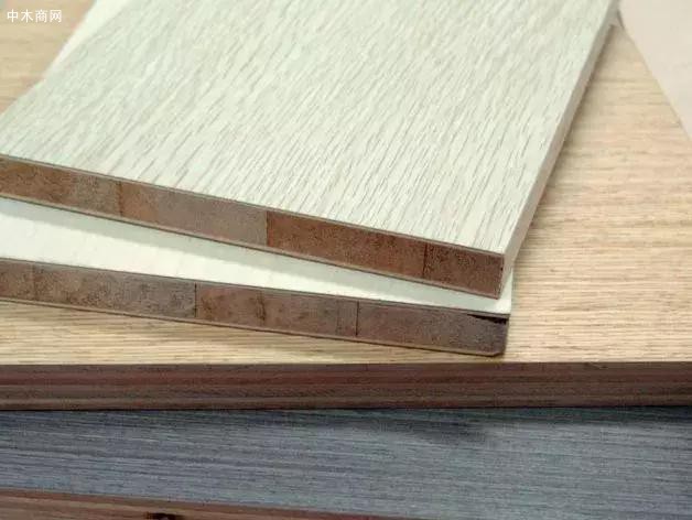 马六甲板：内芯为马六甲实木板材的细木工板