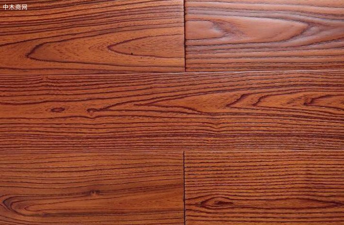 实木地板可简单地分为浅色材质和深色材质