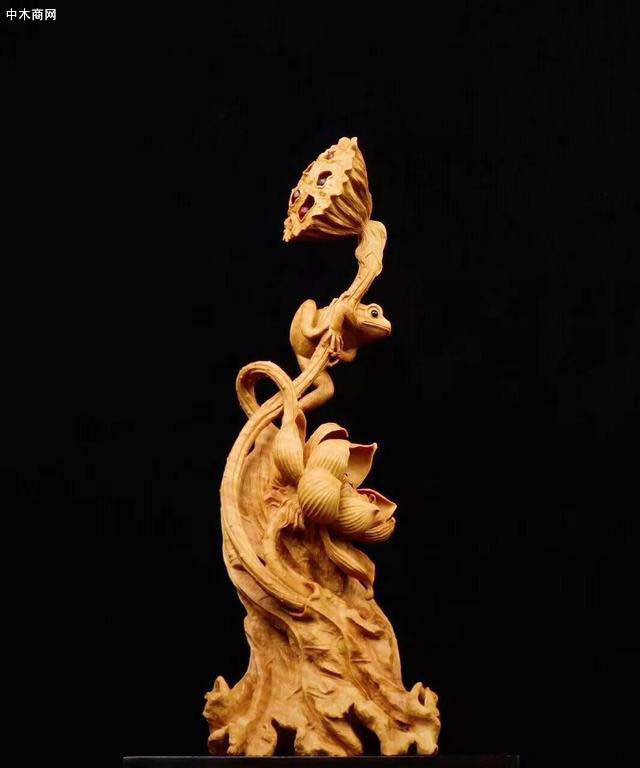 在保持传统的黄杨木雕雕刻风格的同时