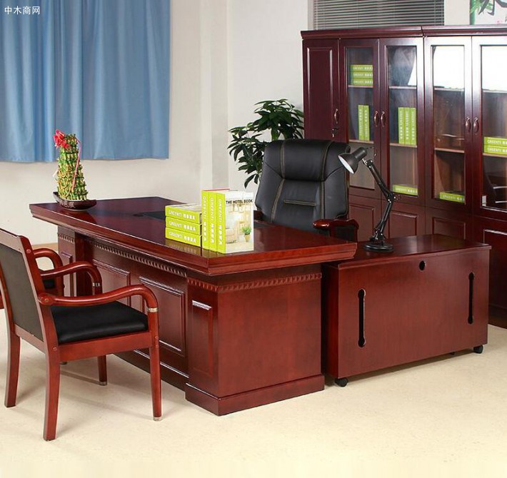 贴皮实木家具，从外观上看是实木家具，木材的自然纹理