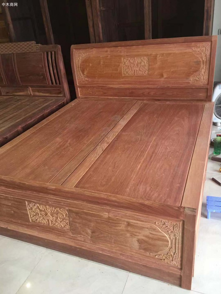 比较后就是样式，红木家具红木大床可以分为明清两种风格