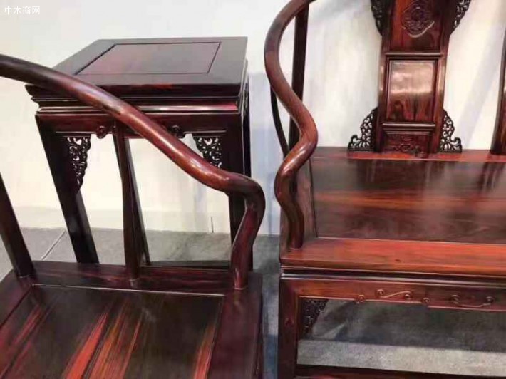 莆田中华阁血檀馆古典家具是一家专业生产红木家具血檀家具的品牌企业