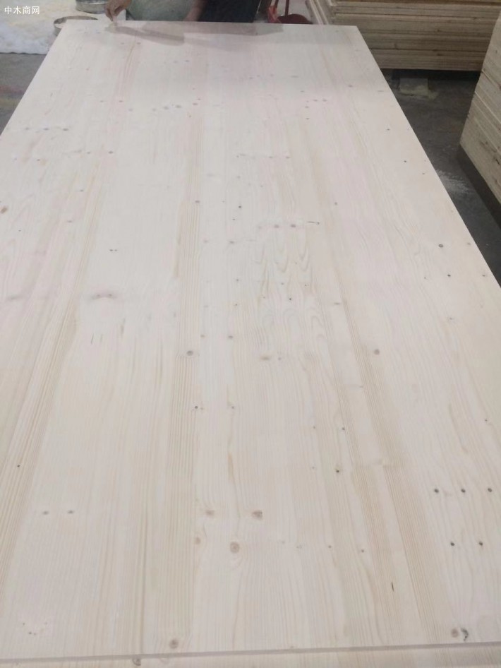芬兰松直拼板：木材材质轻韧