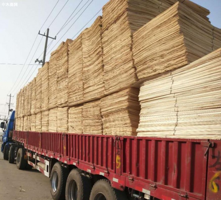 江苏省徐州丰县聚友木业是一家专业生产杨木木皮的品牌企业