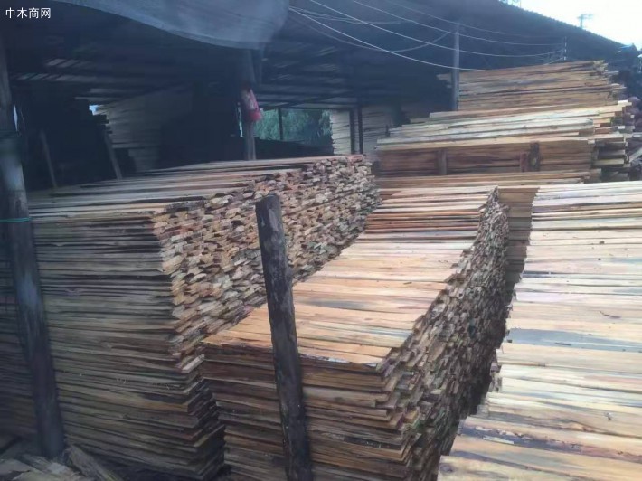 普洱墨江义仁木材加工厂直松木板材,家具料,建筑木模板料