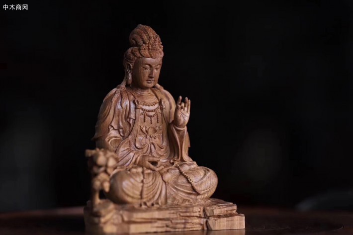湖南华翠红木家具有限公司是一家专业生产红木配件、摆件、大红酸枝、缅甸花梨、东非黑黄檀古典红木家具的知名品牌企业
