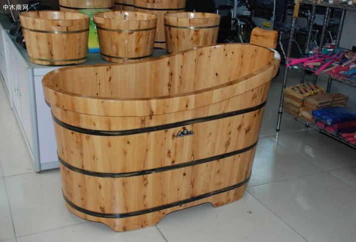 木质浴桶应该怎么选购？浴桶的尺寸一般是多少