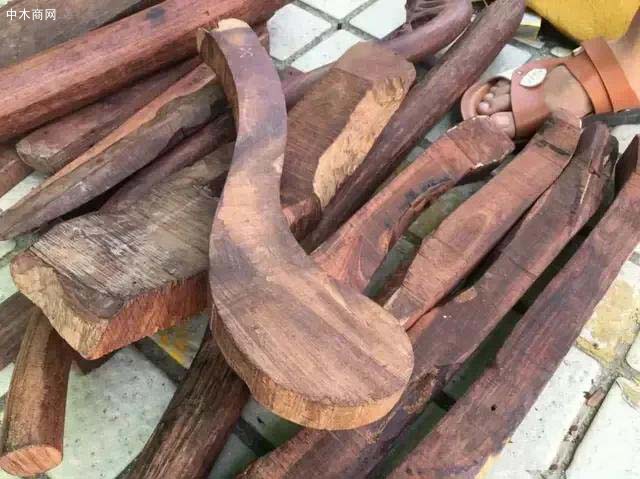 最后来说一下为什么说海南的黄花梨制品价格会有上涨