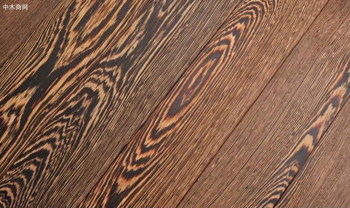 是木材弦切面上纹理酷似鸡翅的一类木材的总称