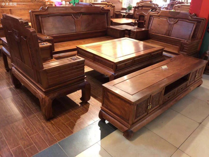 为什么有些人要选择实木家具？实木家具的优缺点有哪些？